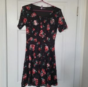 Xs - Suzy lace floral dress